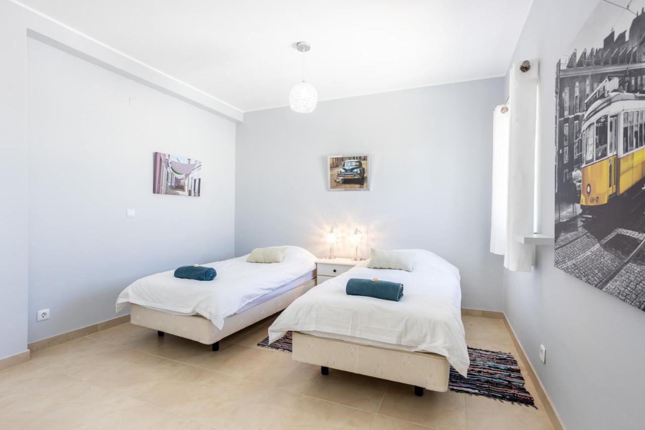Newly Renovated 2 Bedroom Townhouse - Close To Salema Beach Exterior photo